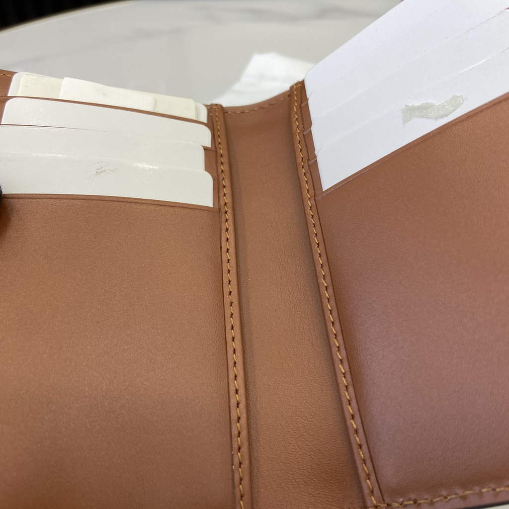 Gucci GG Emblem bi-fold card case, 821209 in beige fabric
