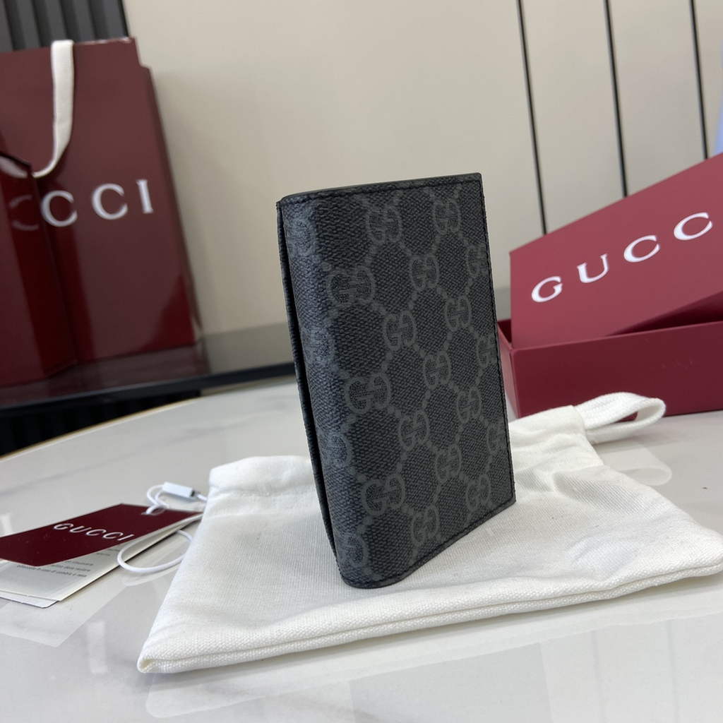 Gucci GG Emblem bi-fold card case, 821209 in black fabric
