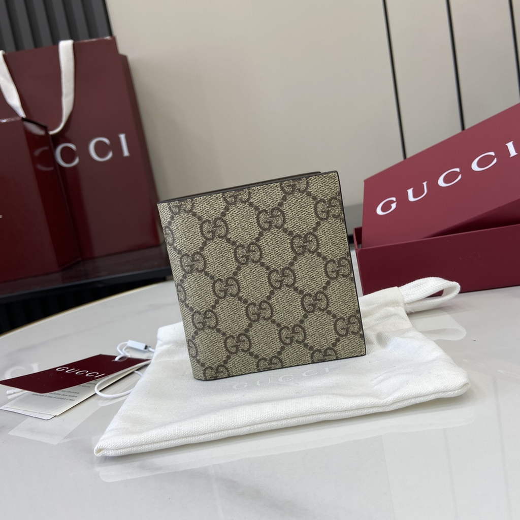 Gucci GG Emblem bi-fold wallet, 821206 in beige fabric