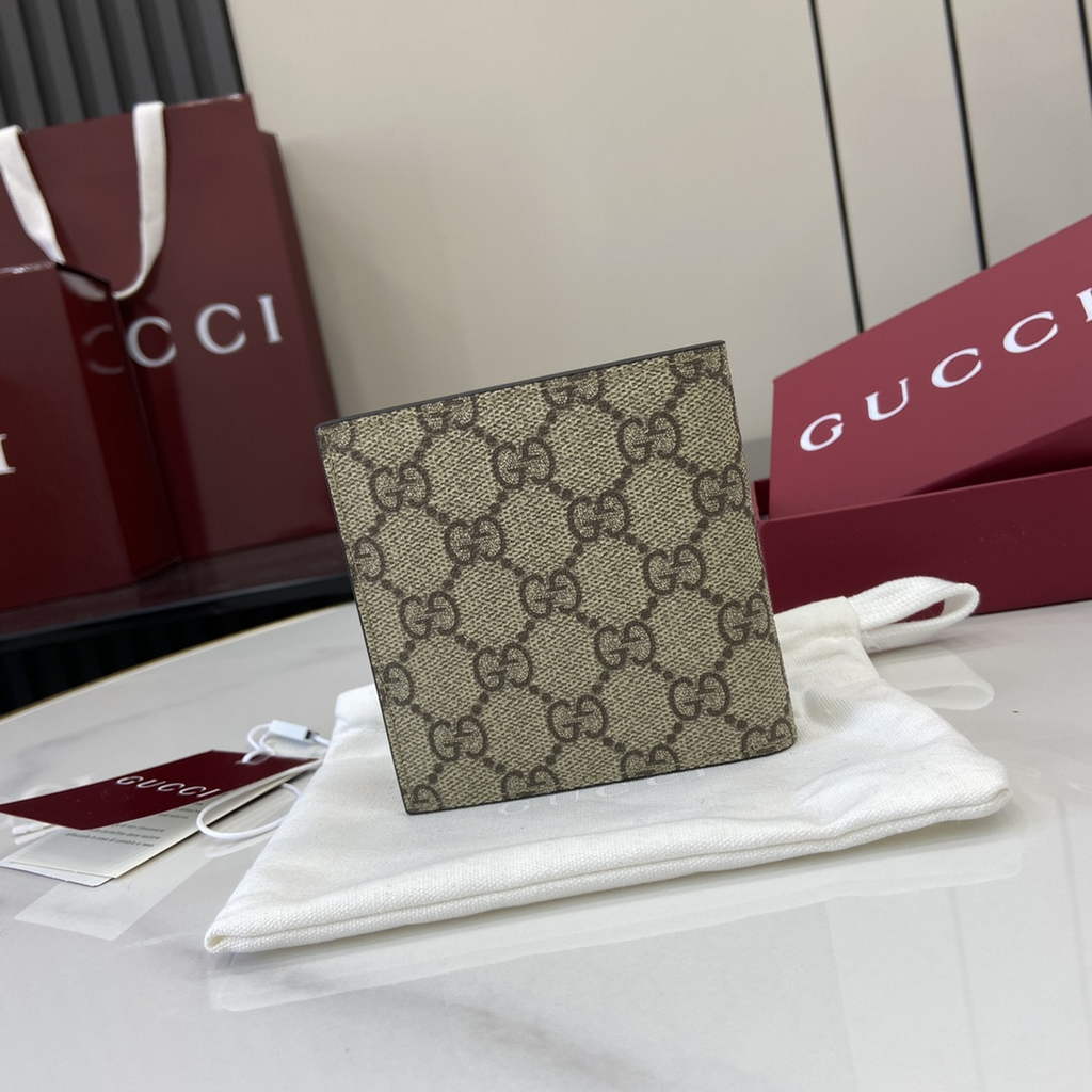 Gucci GG Emblem bi-fold wallet, 821206 in beige fabric