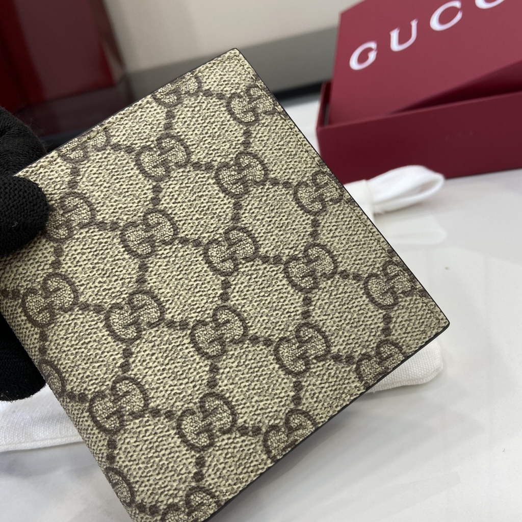 Gucci GG Emblem bi-fold wallet, 821206 in beige fabric