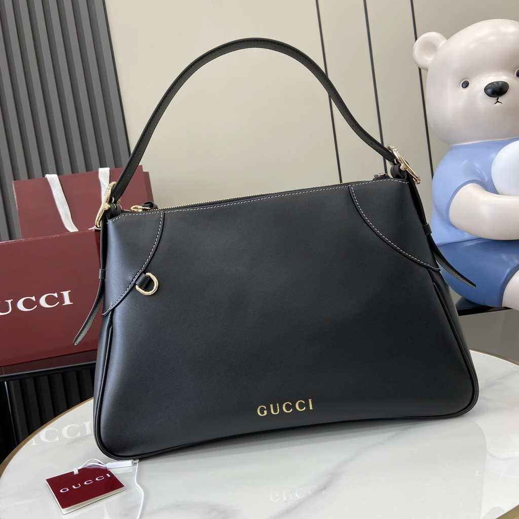 Gucci GG Emblem large shoulder bag ‎815217 in black leather