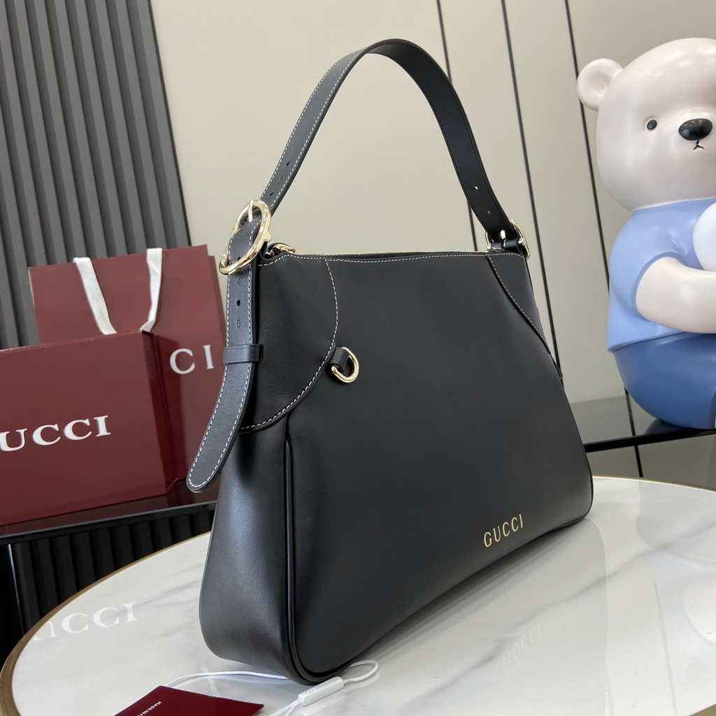 Gucci GG Emblem large shoulder bag ‎815217 in black leather