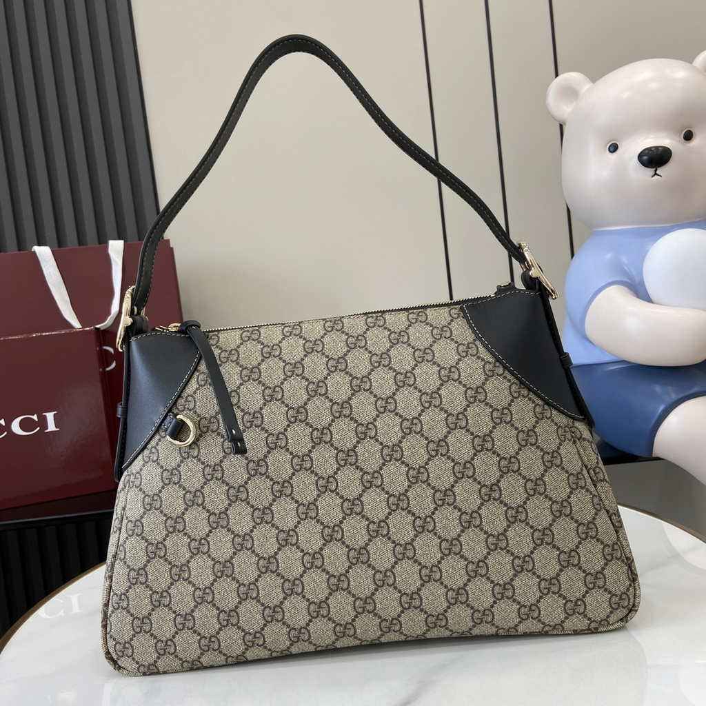 Gucci GG Emblem large shoulder bag ‎815217 in black GG Monogram