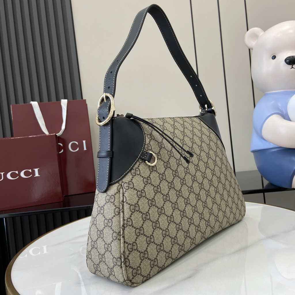 Gucci GG Emblem large shoulder bag ‎815217 in black GG Monogram