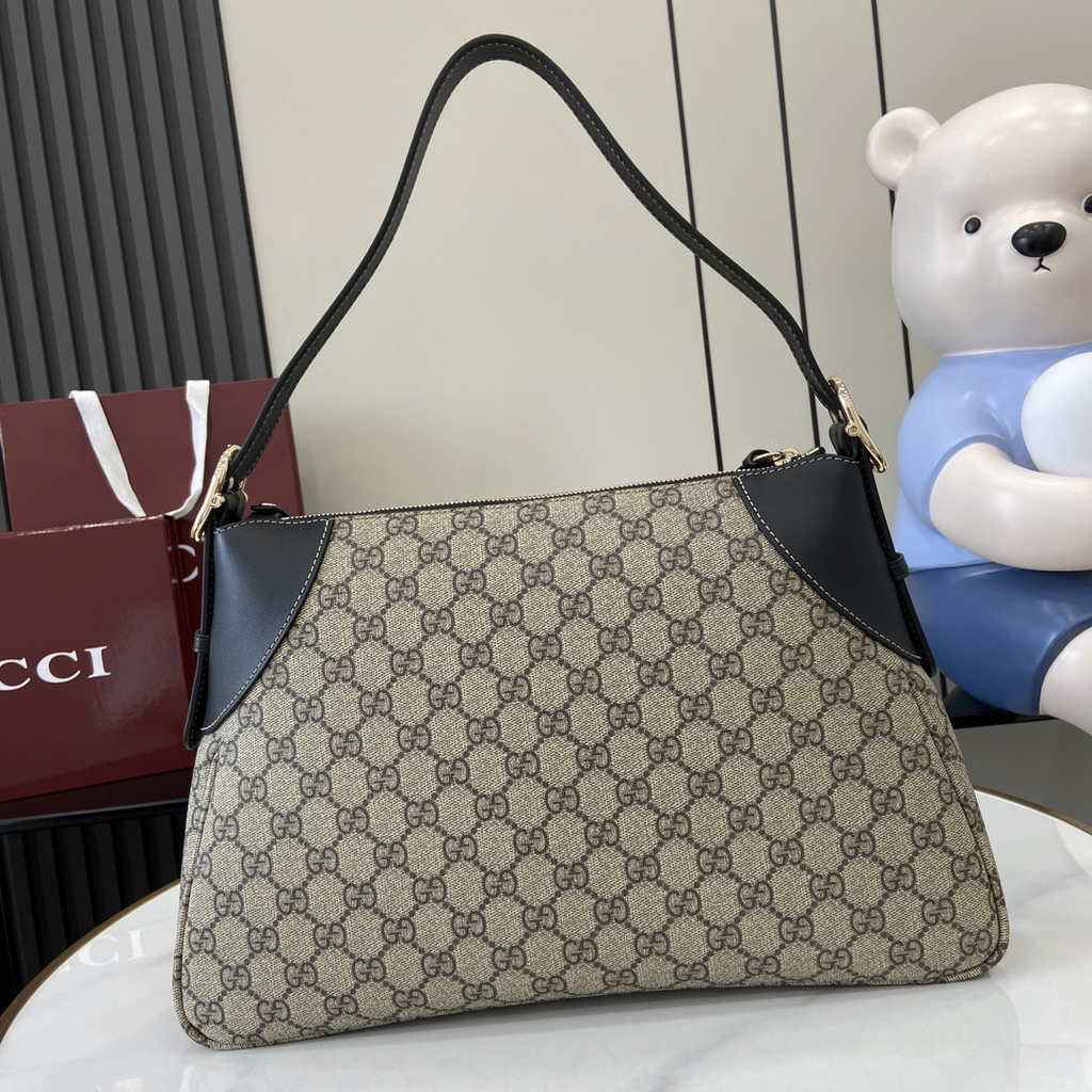 Gucci GG Emblem large shoulder bag ‎815217 in black GG Monogram