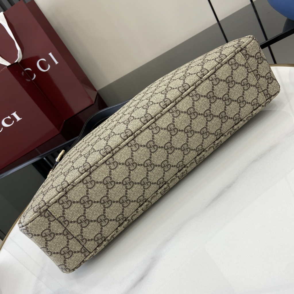 Gucci GG Emblem large shoulder bag ‎815217 in black GG Monogram