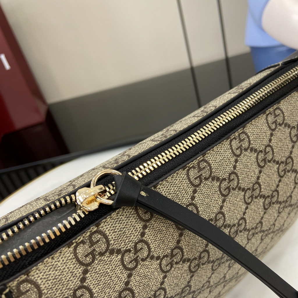 Gucci GG Emblem large shoulder bag ‎815217 in black GG Monogram
