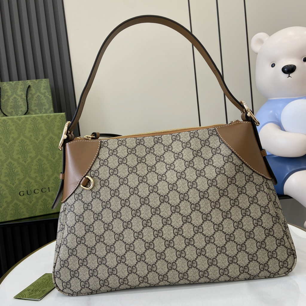 Gucci GG Emblem large shoulder bag ‎815217 in brown GG Monogram