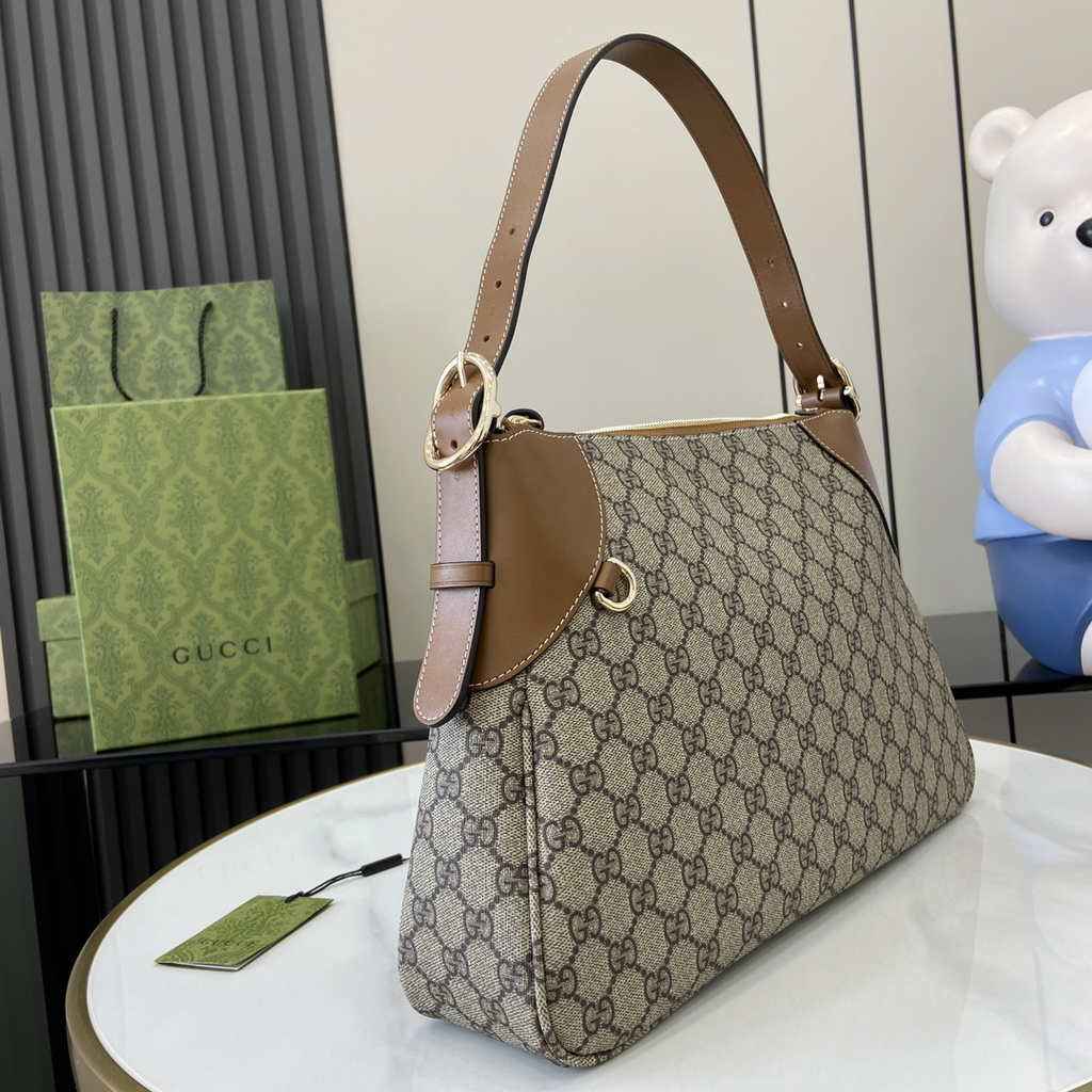 Gucci GG Emblem large shoulder bag ‎815217 in brown GG Monogram