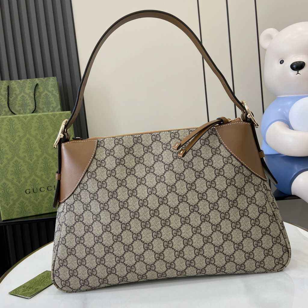 Gucci GG Emblem large shoulder bag ‎815217 in brown GG Monogram