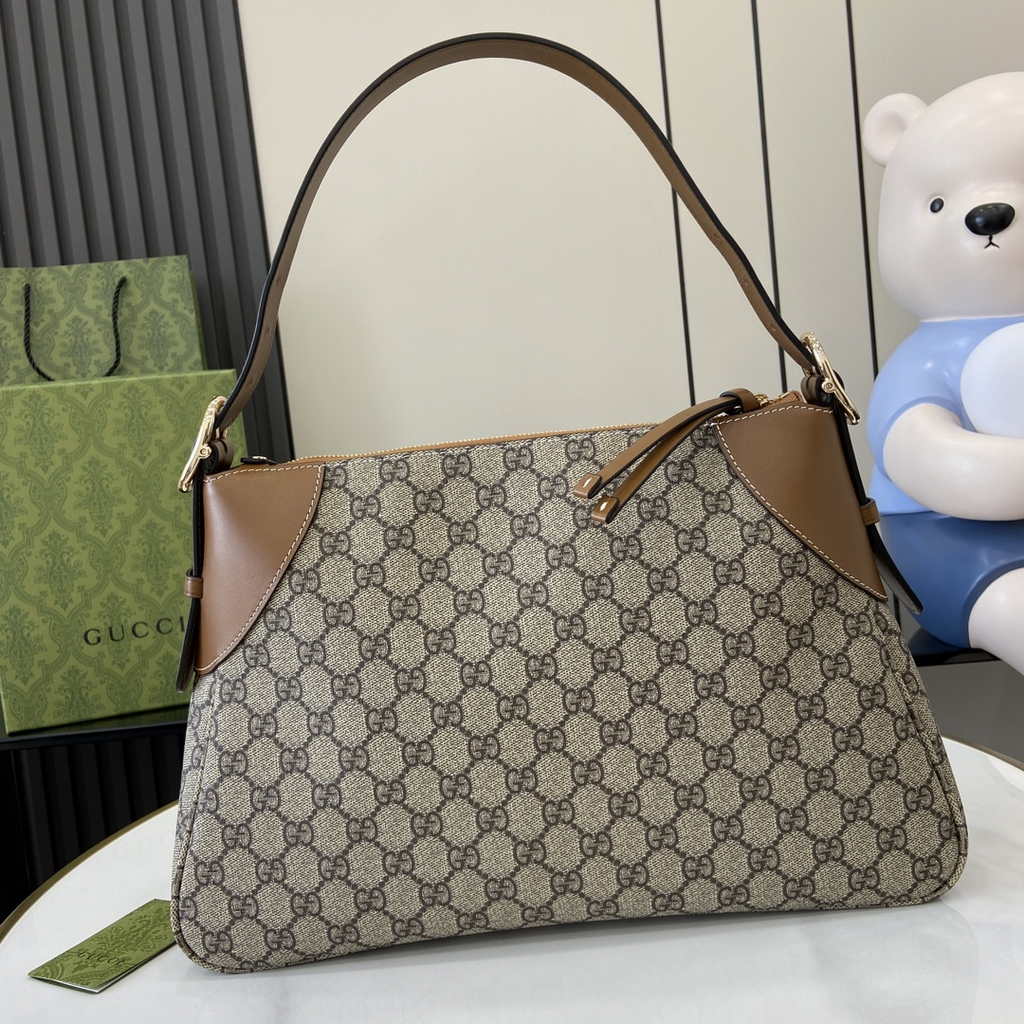 Gucci GG Emblem large shoulder bag ‎815217 in brown GG Monogram
