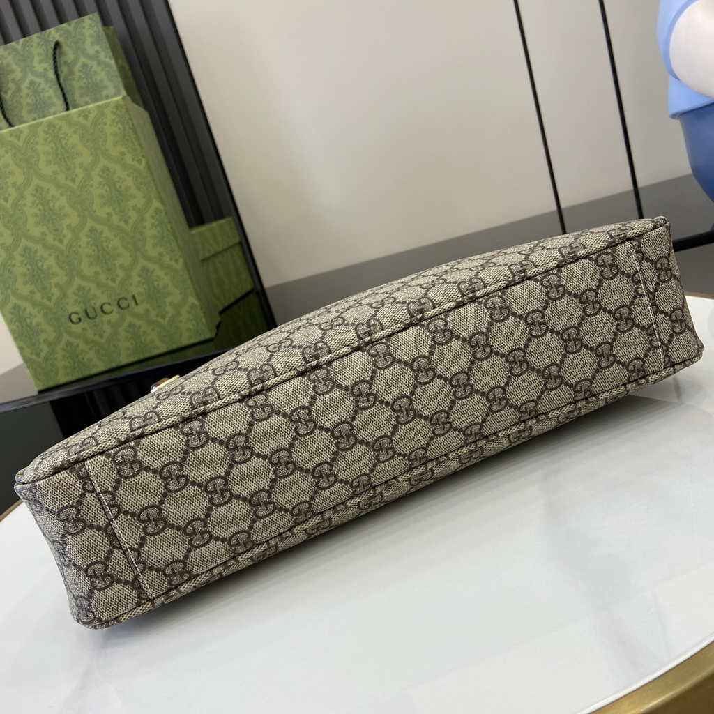 Gucci GG Emblem large shoulder bag ‎815217 in brown GG Monogram