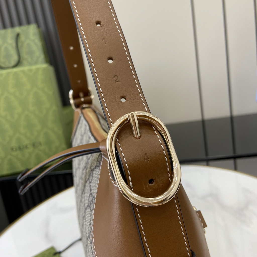 Gucci GG Emblem large shoulder bag ‎815217 in brown GG Monogram