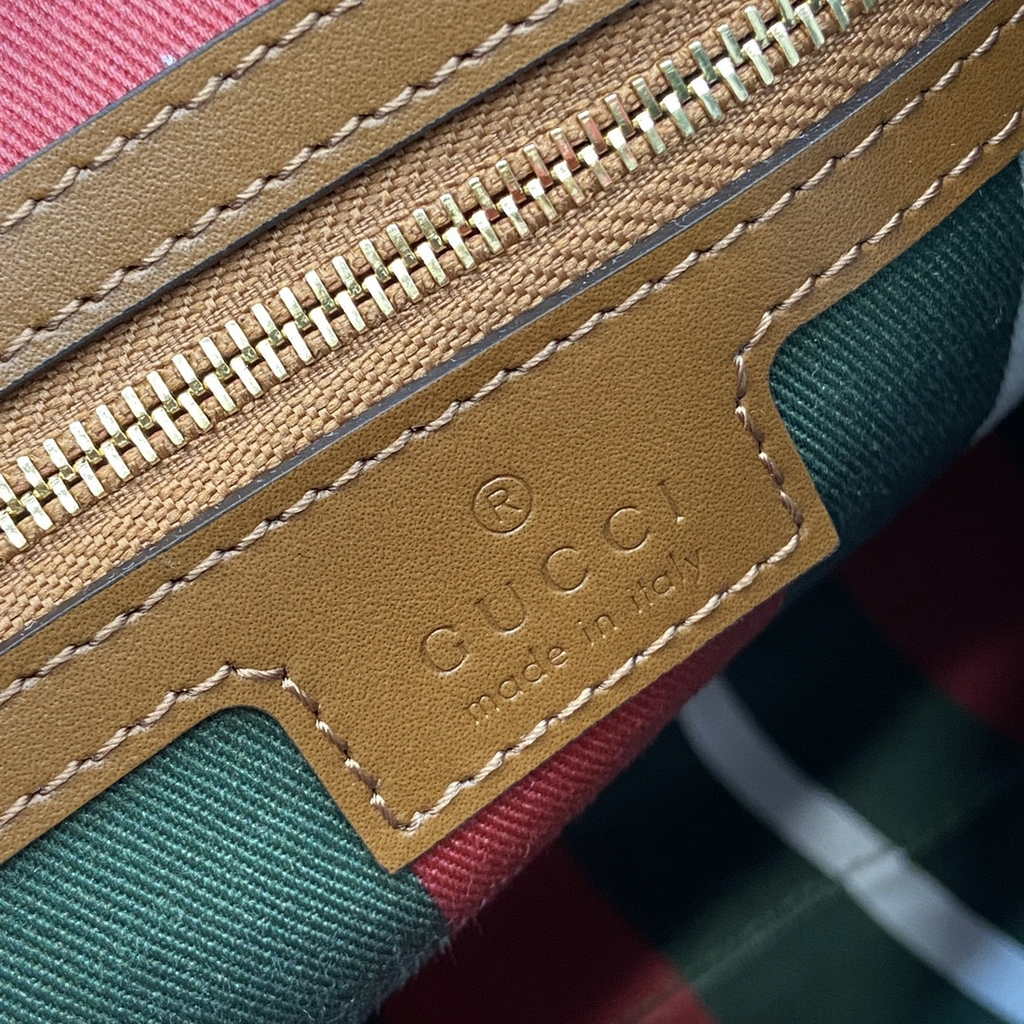 Gucci GG Emblem large shoulder bag ‎815217 in brown GG Monogram