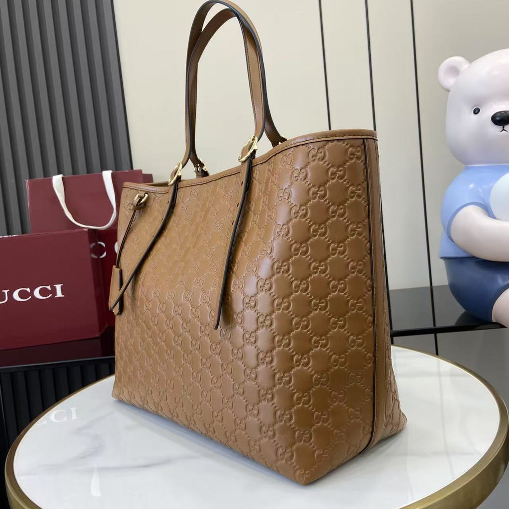 Gucci GG Emblem large tote bag 847455 in Brown GG leather