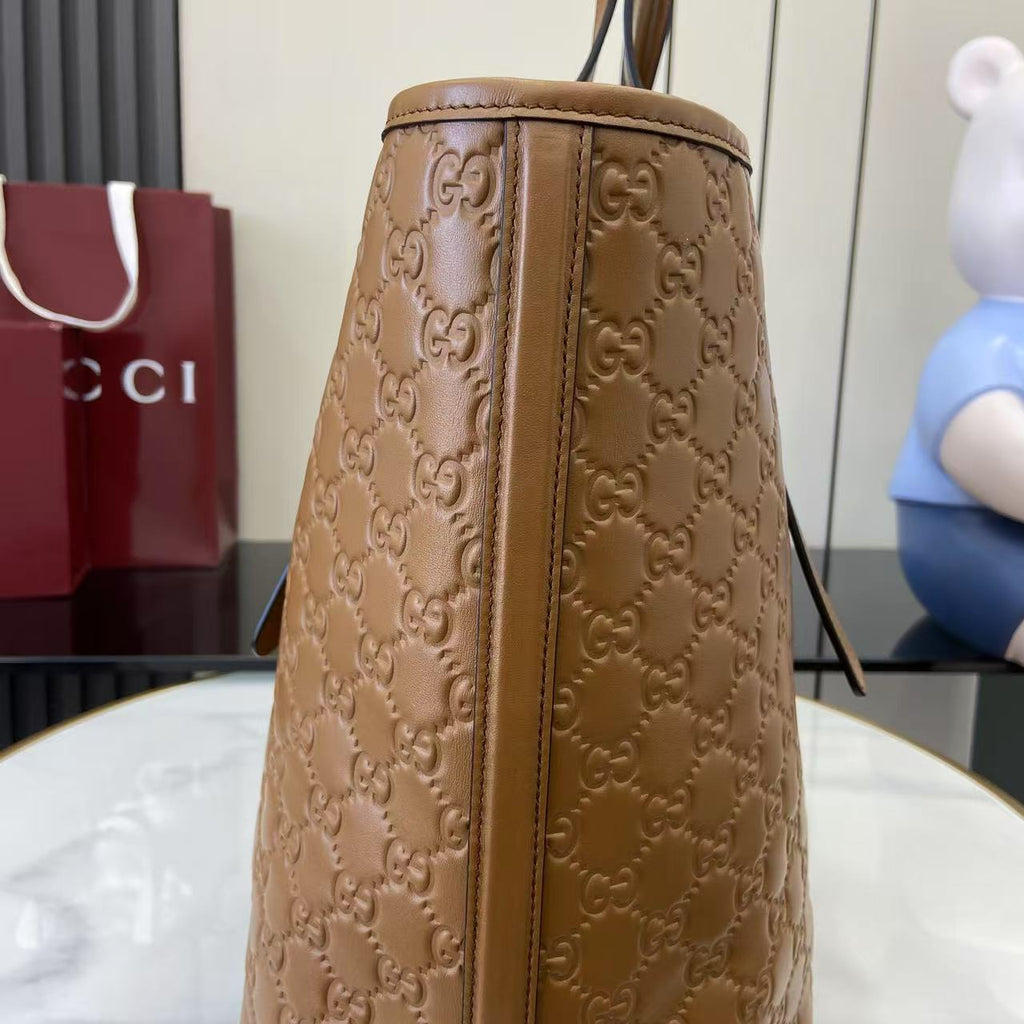 Gucci GG Emblem large tote bag 847455 in Brown GG leather