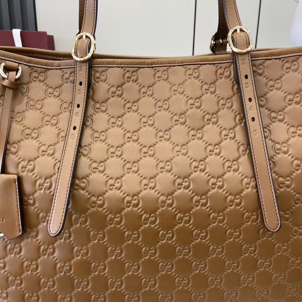 Gucci GG Emblem large tote bag 847455 in Brown GG leather