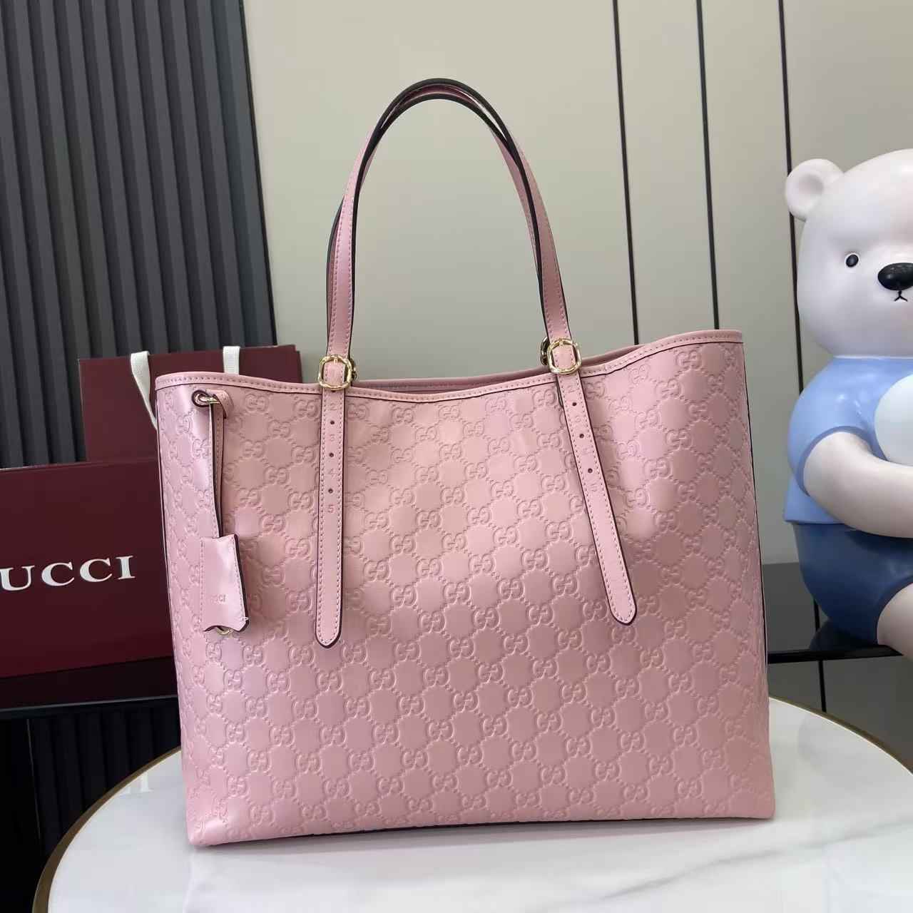 Gucci GG Emblem large tote bag 847455 in Pink GG leather