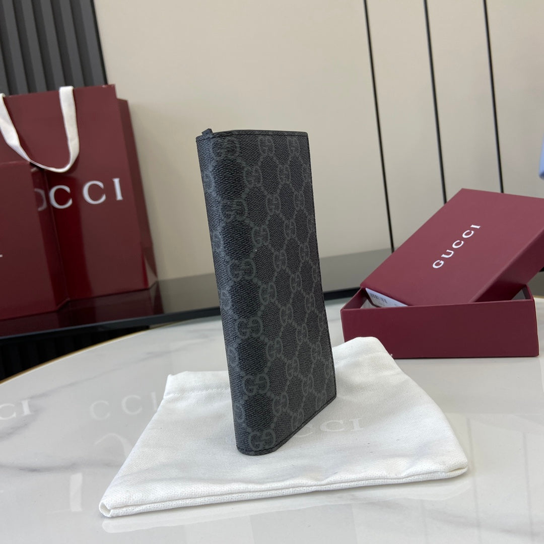 Gucci GG Emblem long wallet, 821213 in black fabric