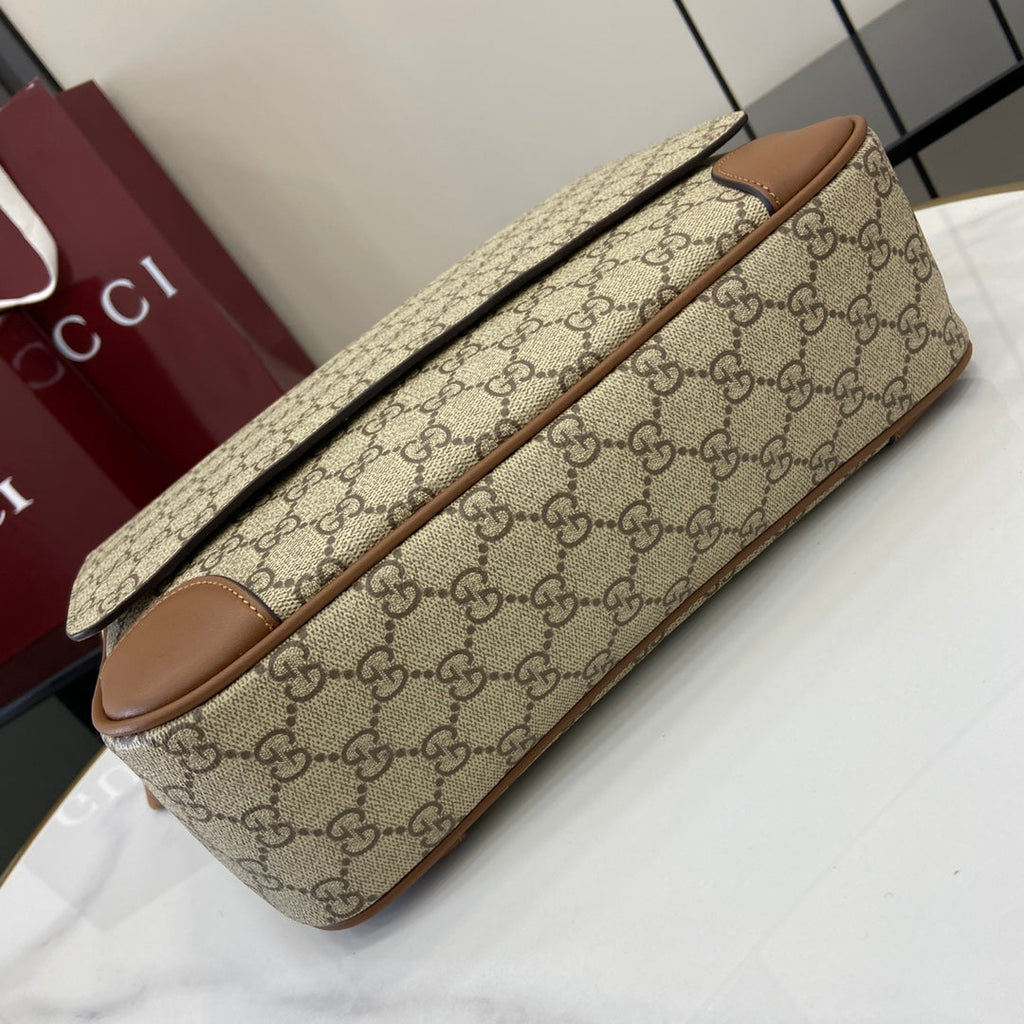 Gucci GG Emblem medium crossbody bag, ‎821154  in brown fabric