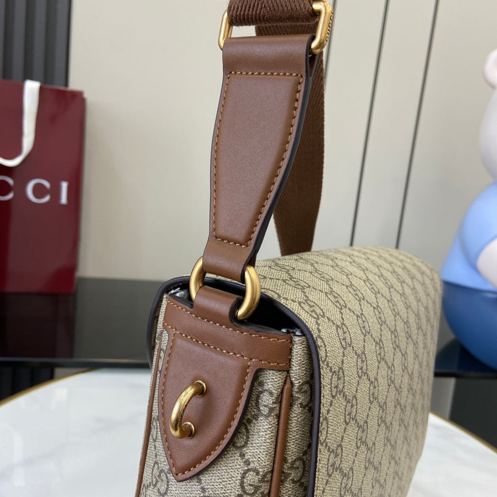 Gucci GG Emblem medium crossbody bag, ‎821154  in brown fabric