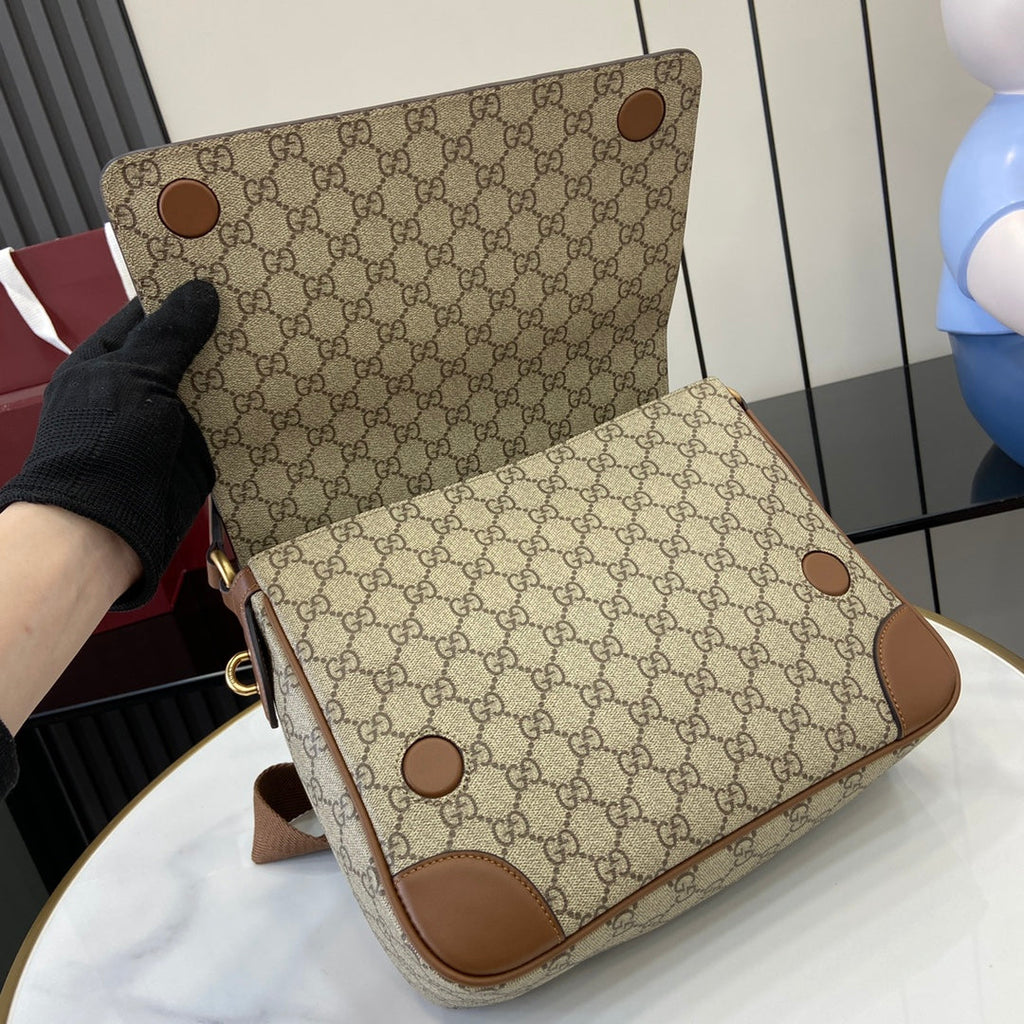 Gucci GG Emblem medium crossbody bag, ‎821154  in brown fabric