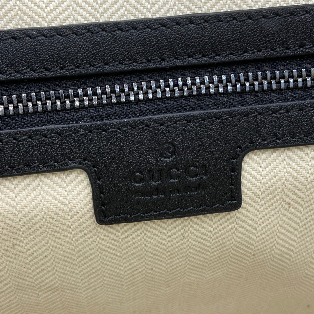 Gucci GG Emblem medium crossbody bag, ‎821154  in black fabric