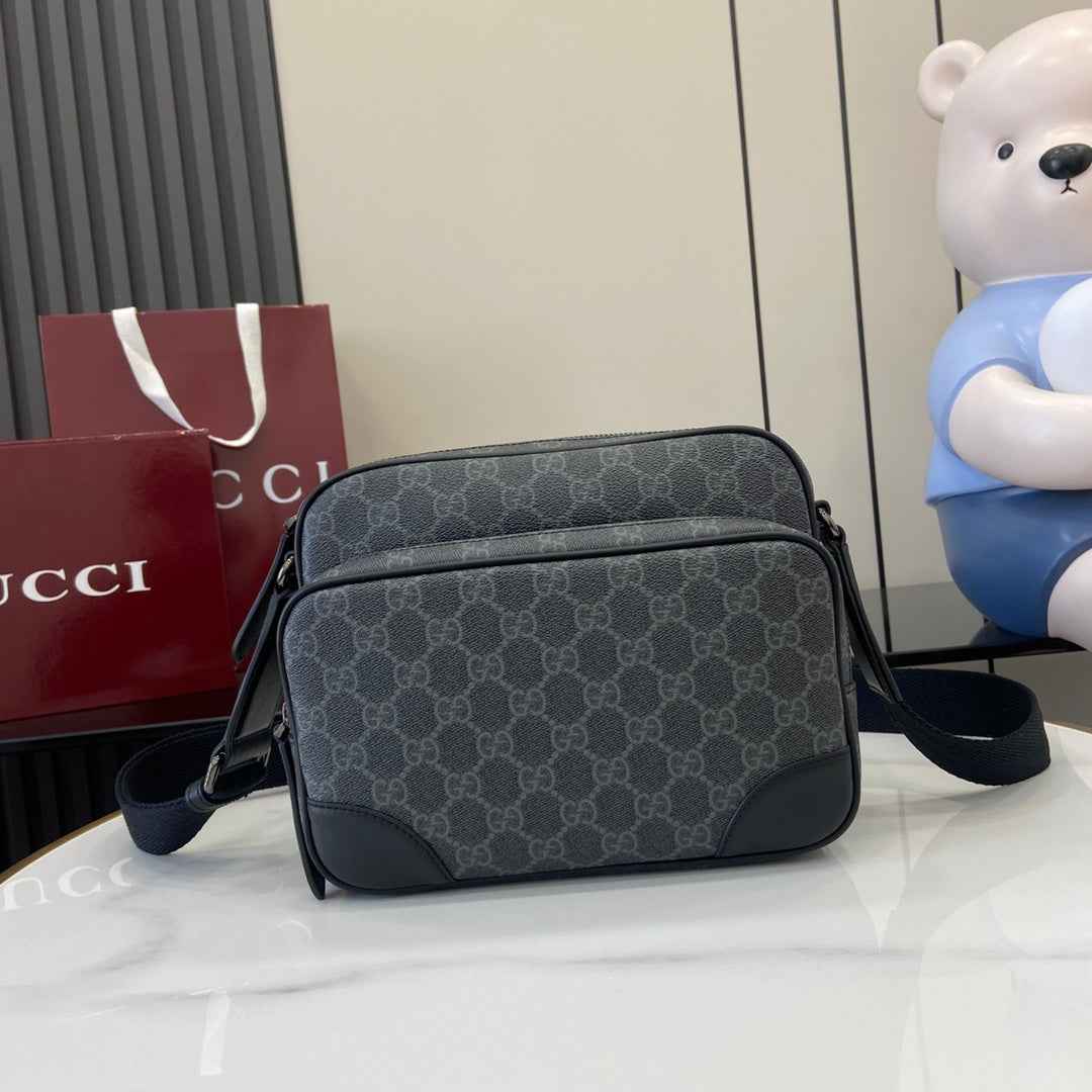 Gucci GG Emblem medium crossbody bag, 821160 in black fabric