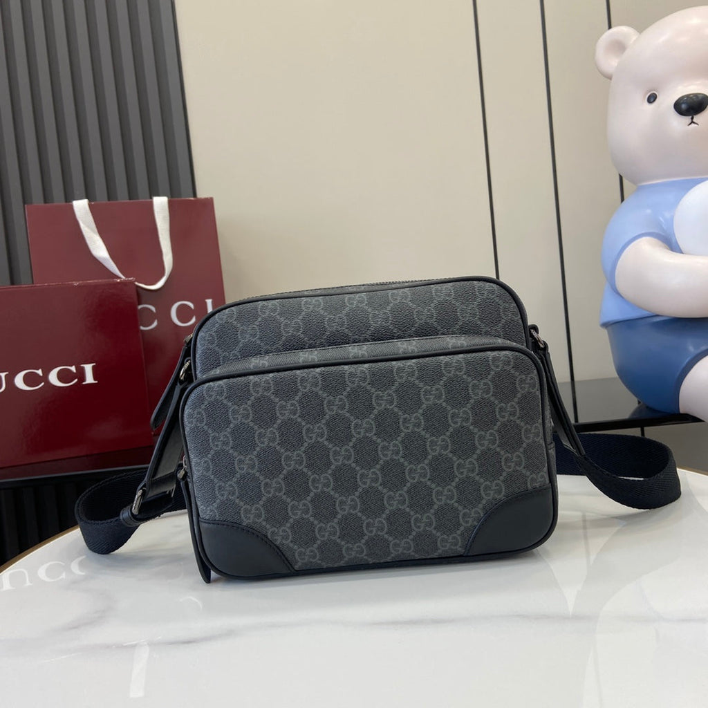 Gucci GG Emblem medium crossbody bag, 821160 in black fabric