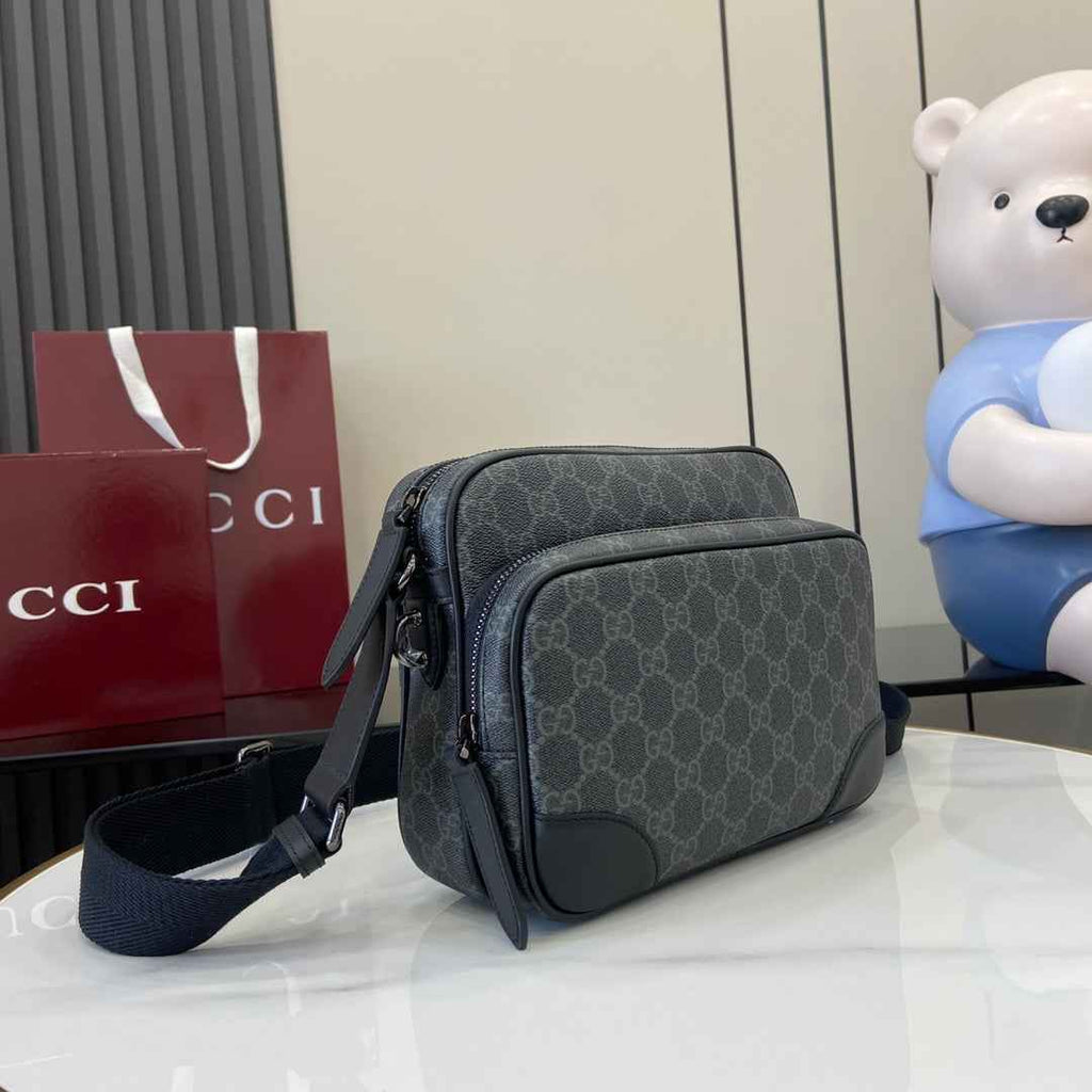 Gucci GG Emblem medium crossbody bag, 821160 in black fabric