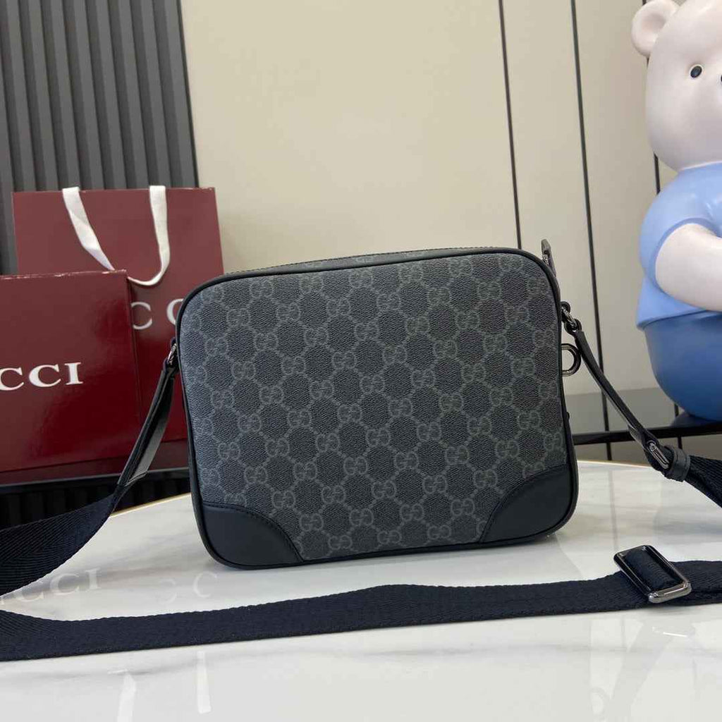 Gucci GG Emblem medium crossbody bag, 821160 in black fabric