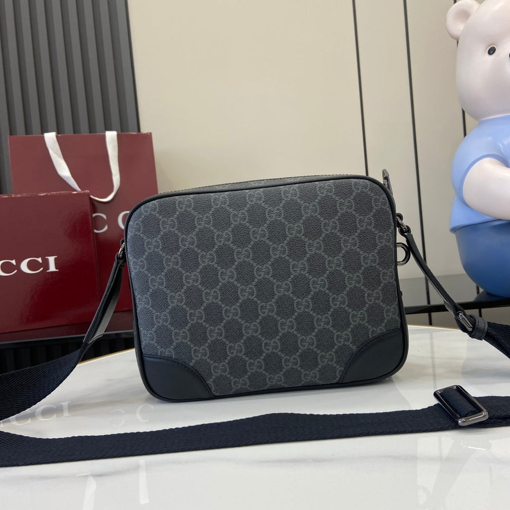 Gucci GG Emblem medium crossbody bag, 821160 in black fabric