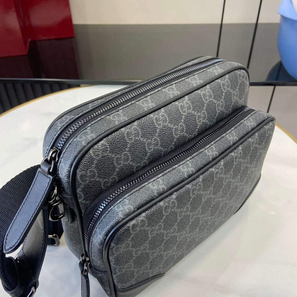 Gucci GG Emblem medium crossbody bag, 821160 in black fabric