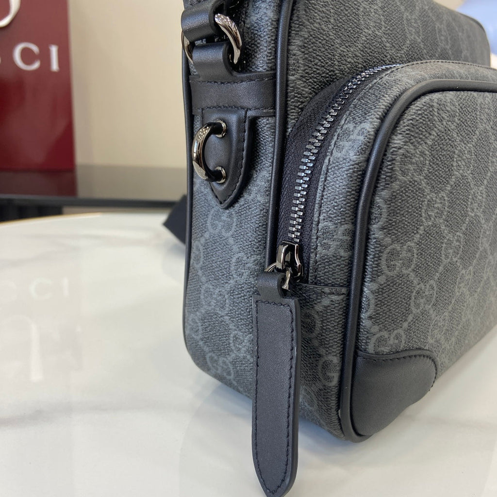 Gucci GG Emblem medium crossbody bag, 821160 in black fabric