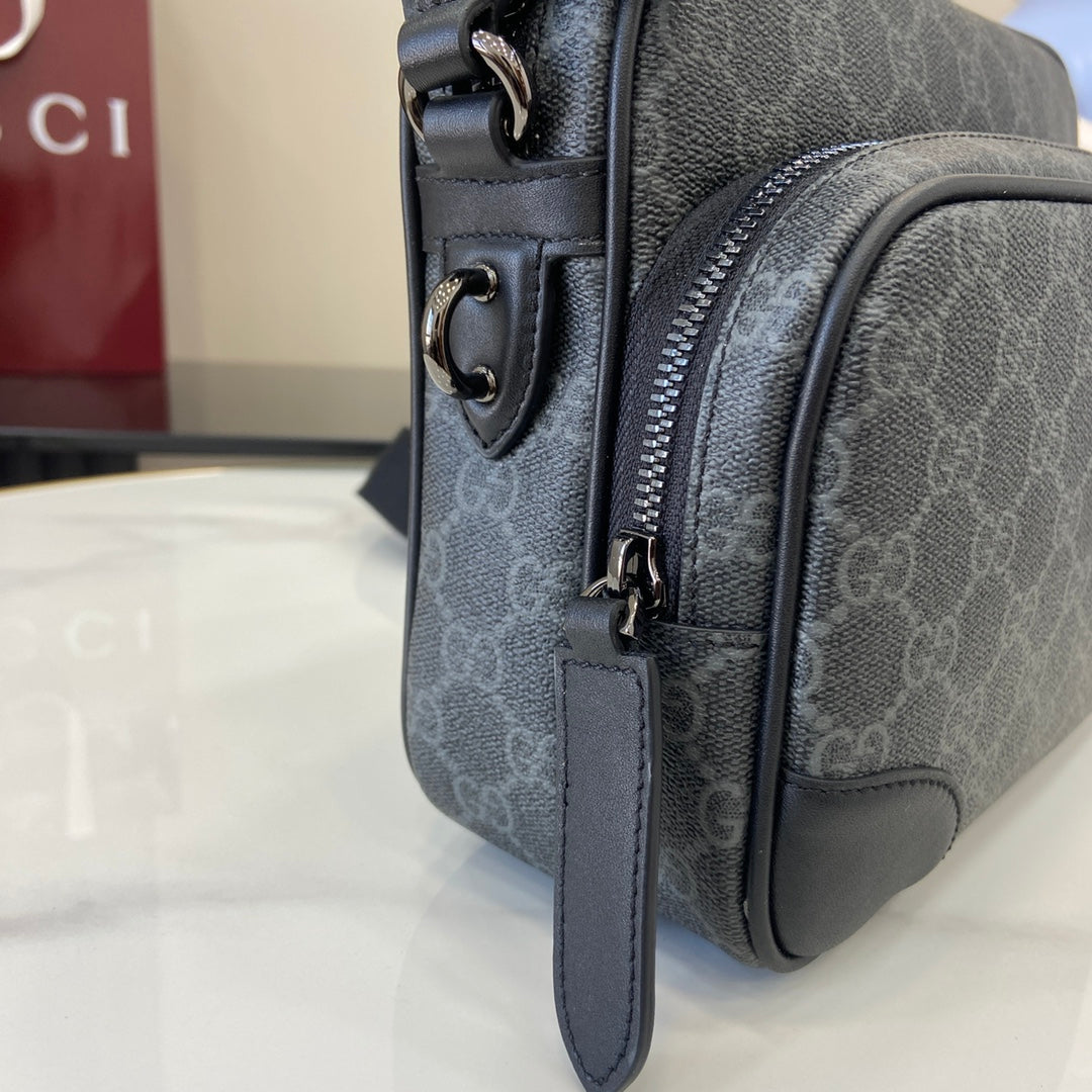 Gucci GG Emblem medium crossbody bag, 821160 in black fabric