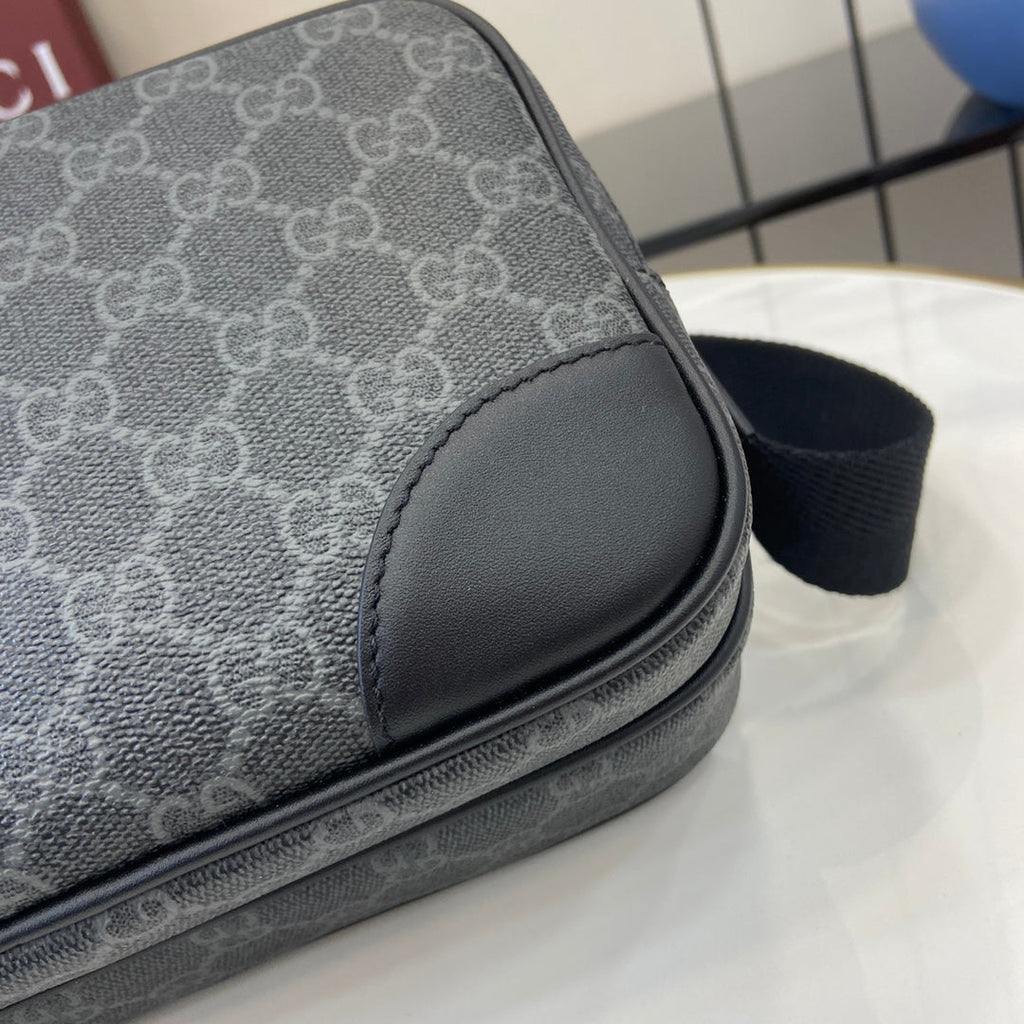Gucci GG Emblem medium crossbody bag, 821160 in black fabric