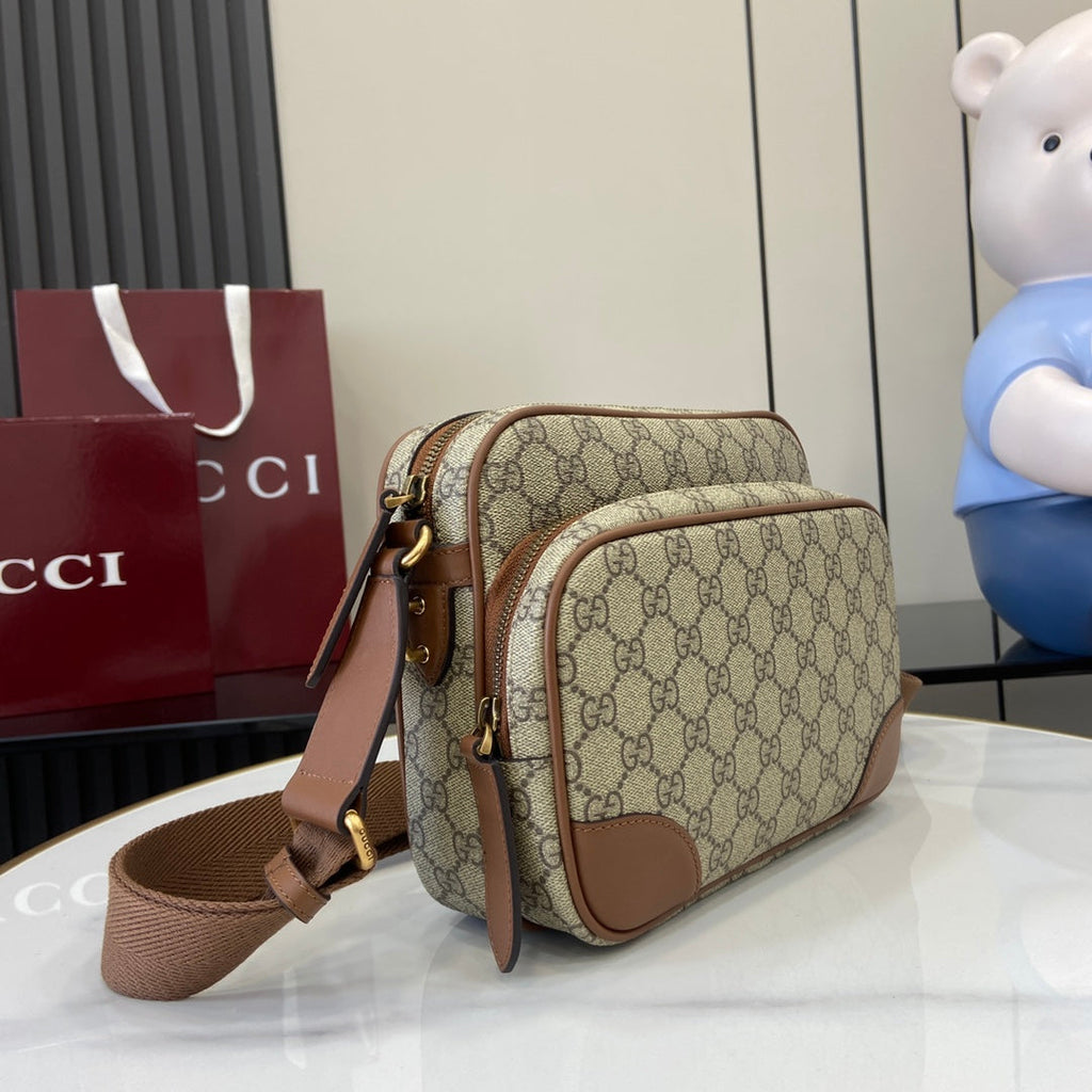 Gucci GG Emblem medium crossbody bag, 821160 in beige fabric