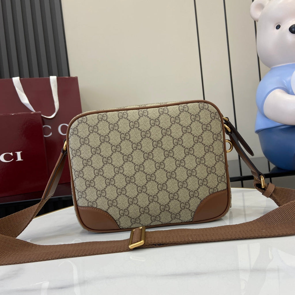 Gucci GG Emblem medium crossbody bag, 821160 in beige fabric