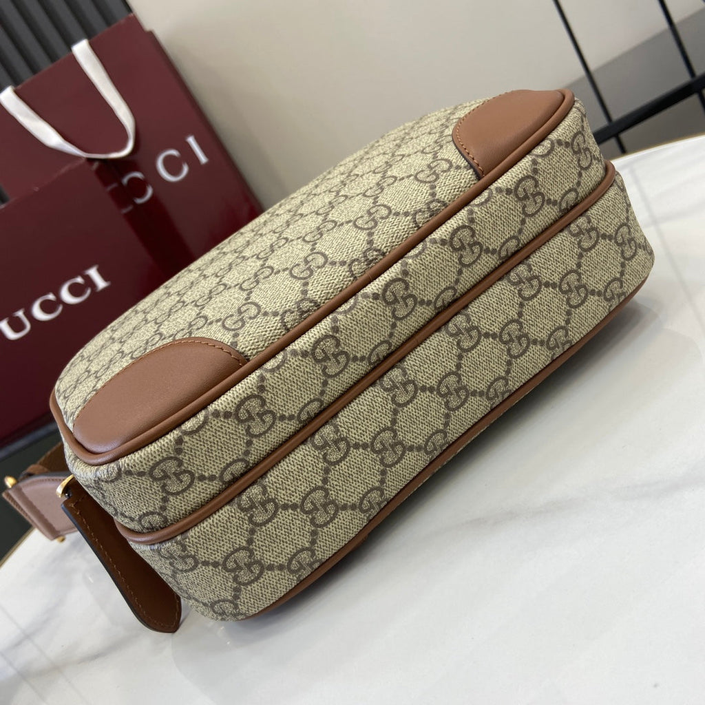 Gucci GG Emblem medium crossbody bag, 821160 in beige fabric