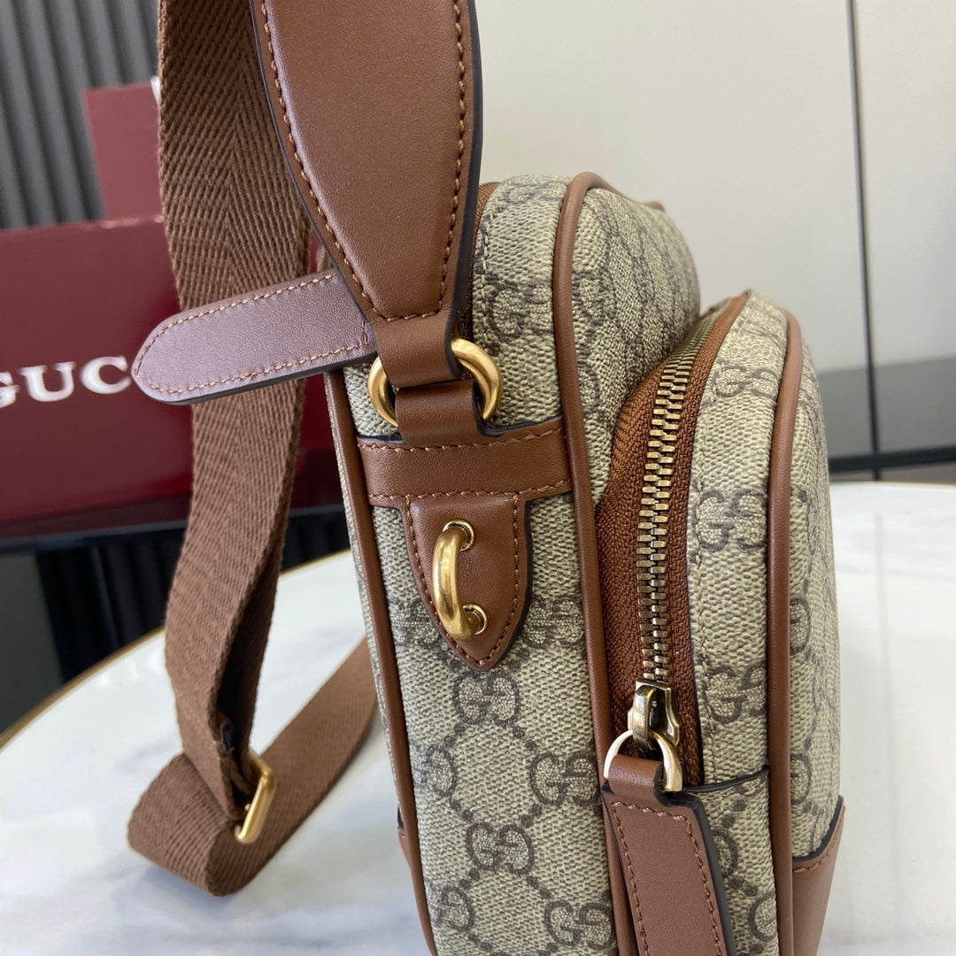 Gucci GG Emblem medium crossbody bag, 821160 in beige fabric
