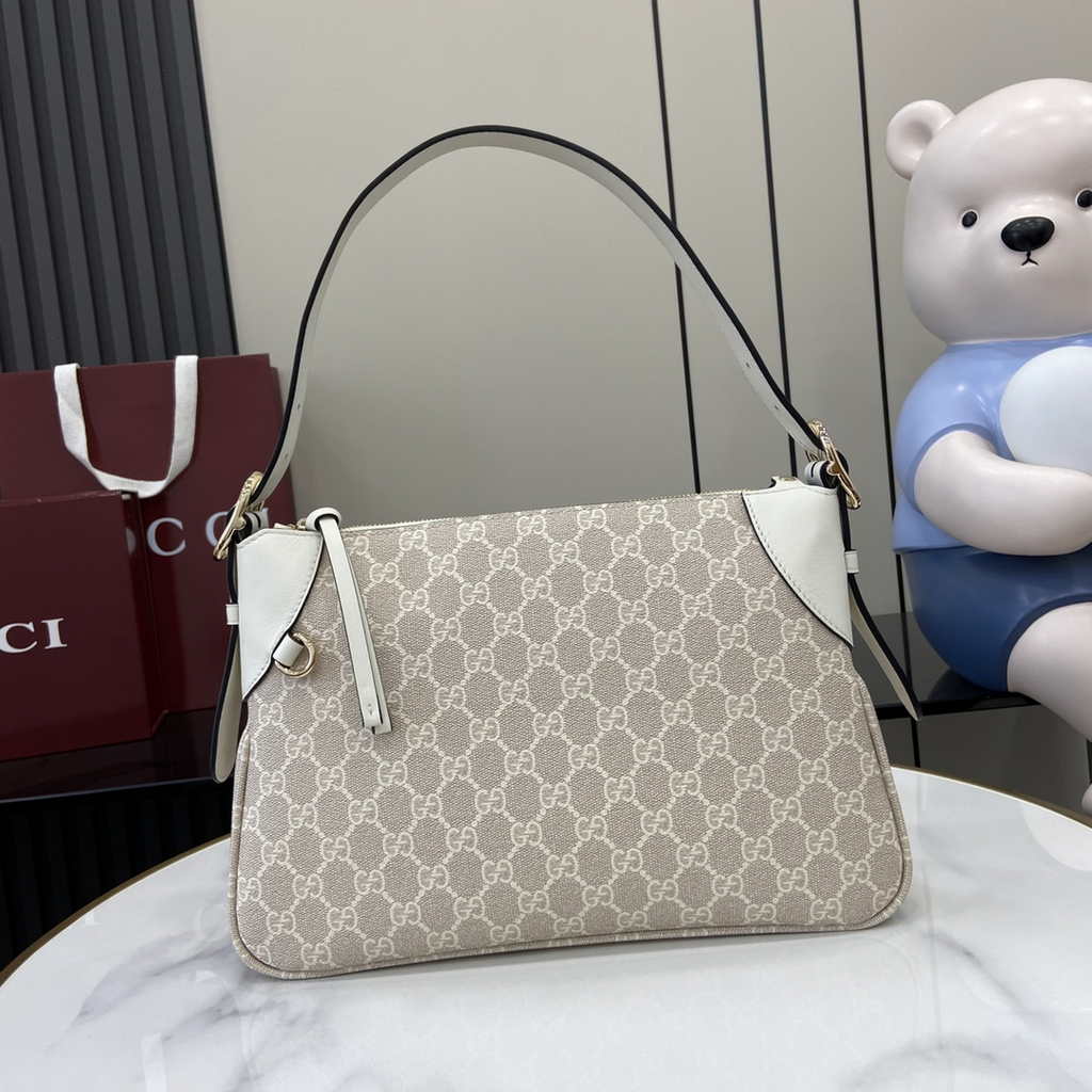 Gucci GG Emblem medium shoulder bag 815216 in white fabric