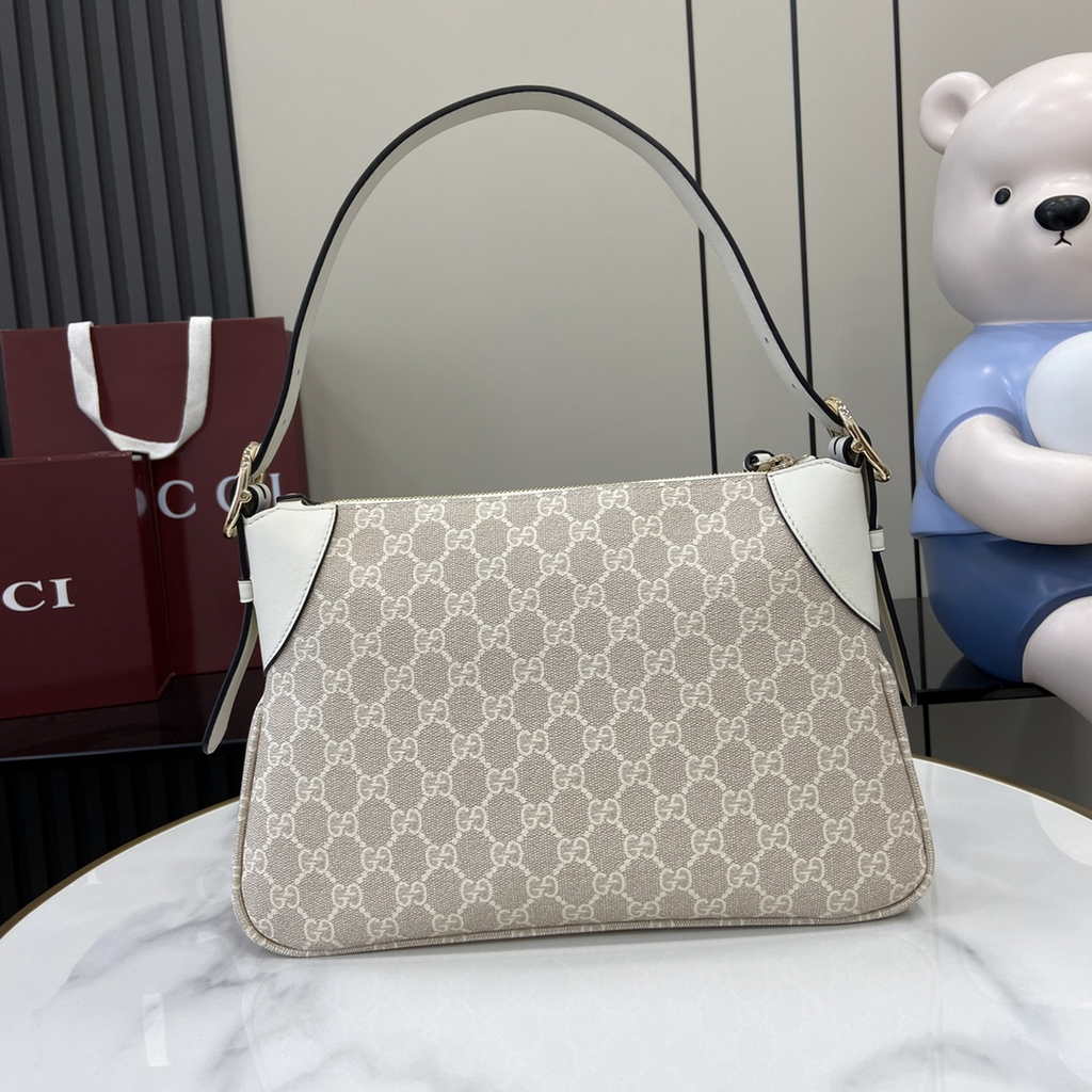 Gucci GG Emblem medium shoulder bag 815216 in white fabric