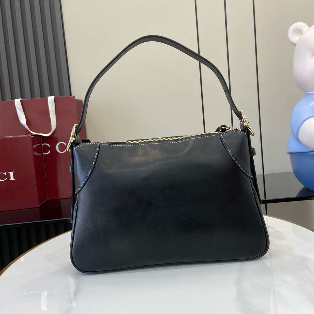 Gucci GG Emblem medium shoulder bag 815216 in black leather
