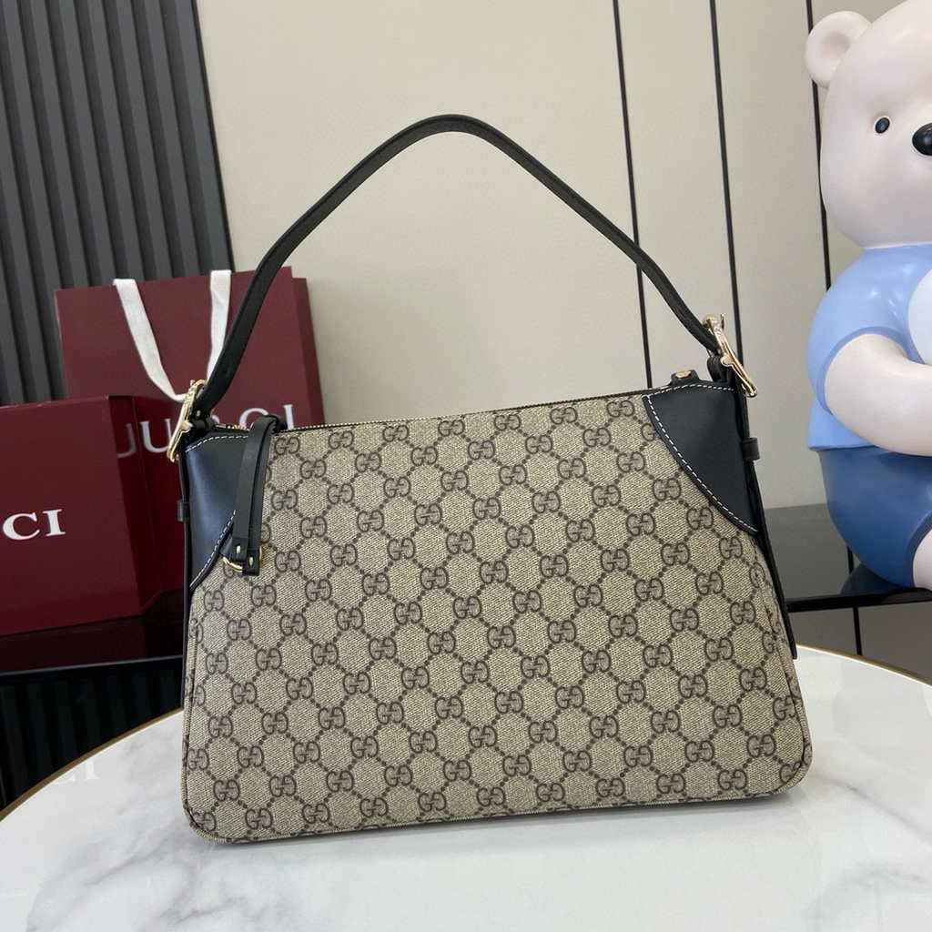 Gucci GG Emblem medium shoulder bag 815216 in black fabric