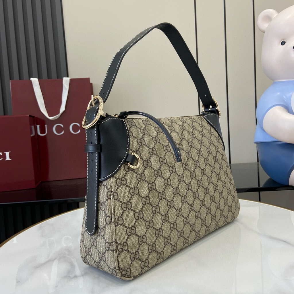 Gucci GG Emblem medium shoulder bag 815216 in black fabric
