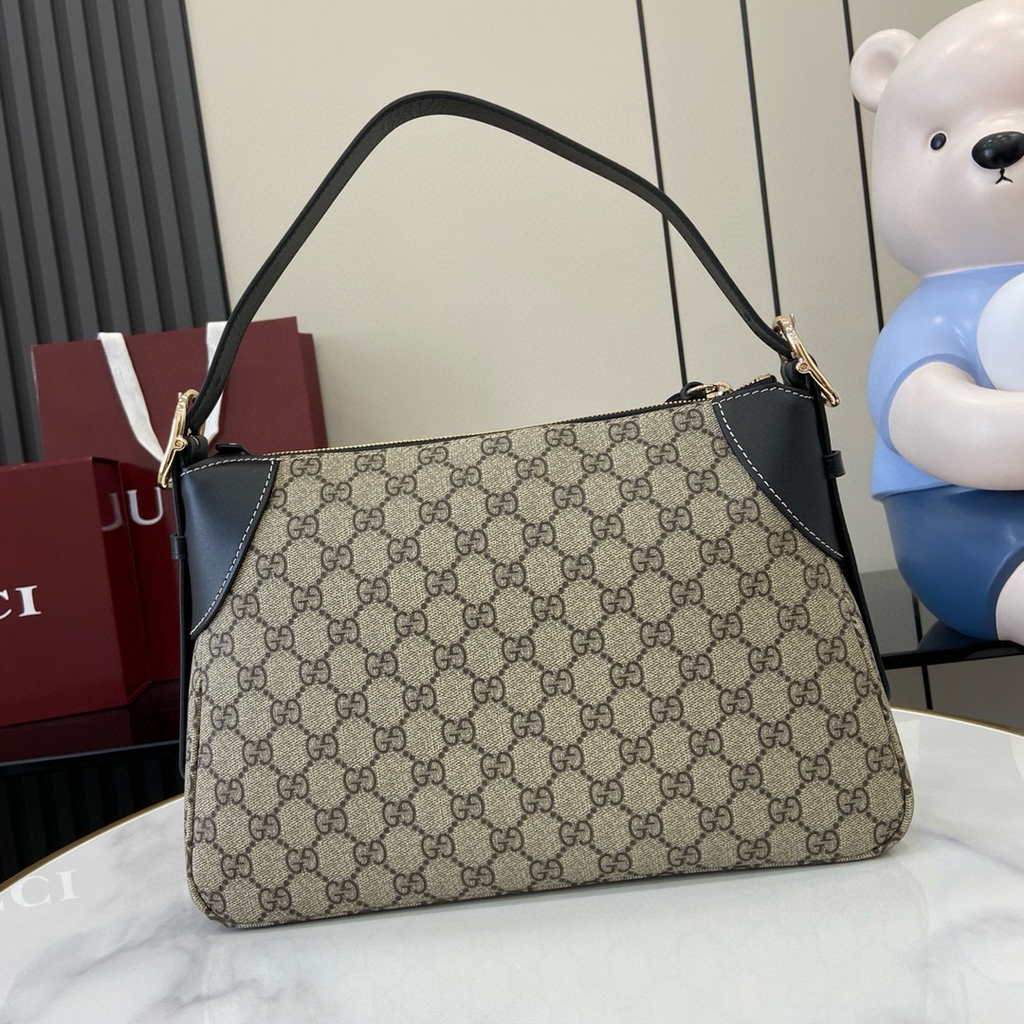 Gucci GG Emblem medium shoulder bag 815216 in black fabric