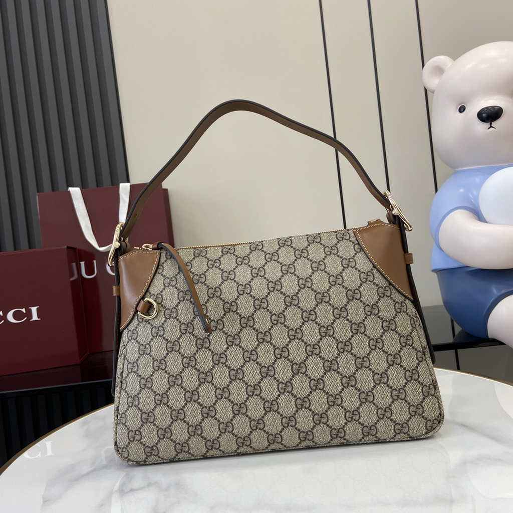 Gucci GG Emblem medium shoulder bag 815216 in brown fabric