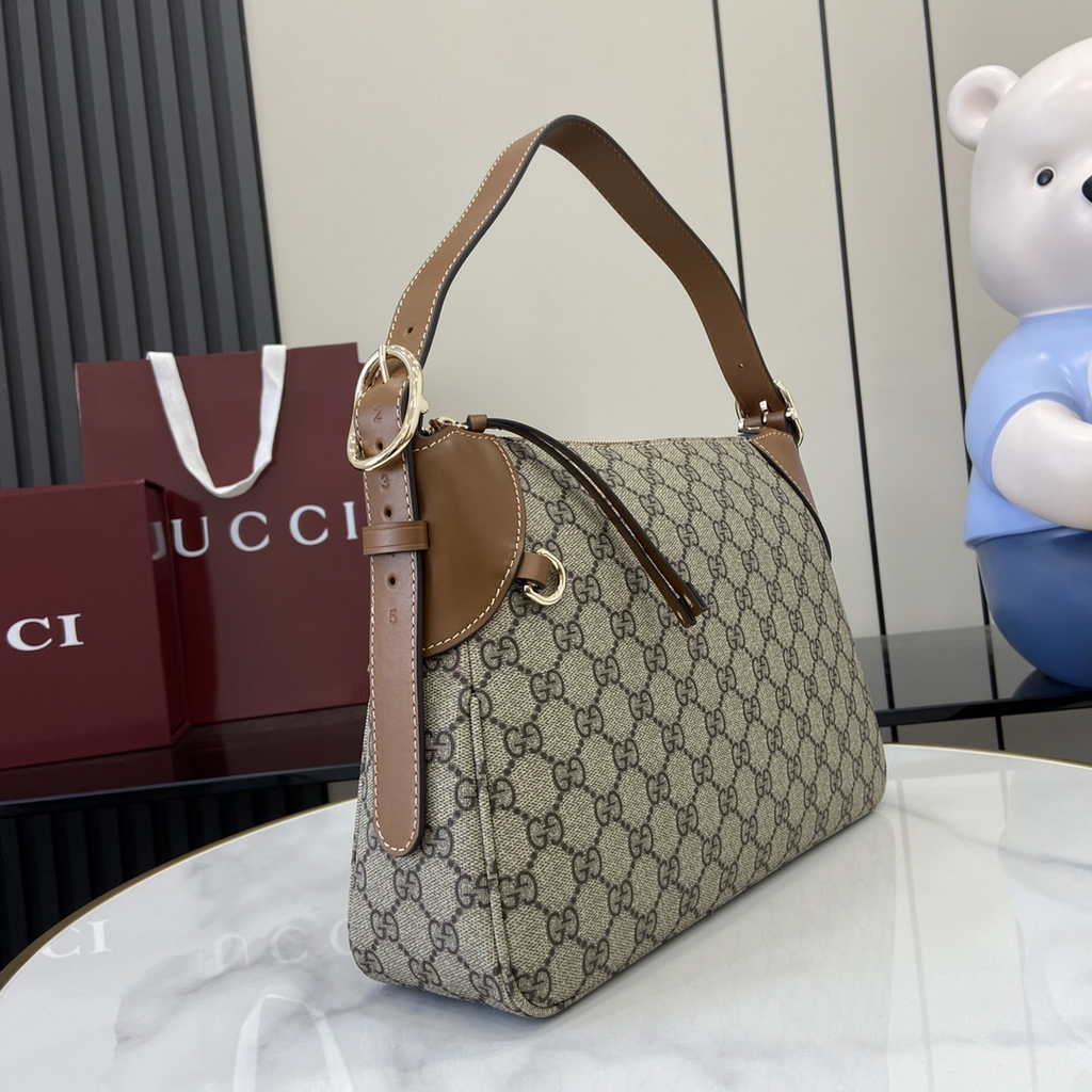 Gucci GG Emblem medium shoulder bag 815216 in brown fabric