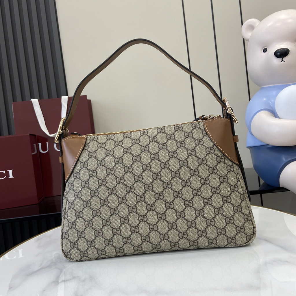 Gucci GG Emblem medium shoulder bag 815216 in brown fabric